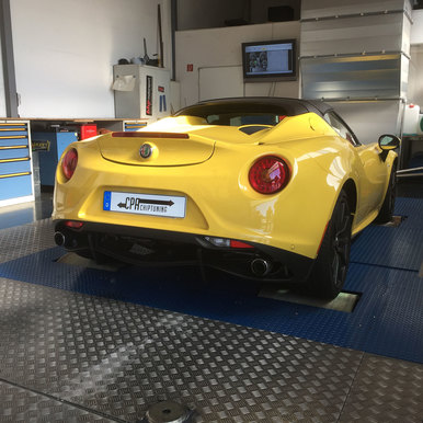 Classic design language meets high tech offals - Alfa 4C